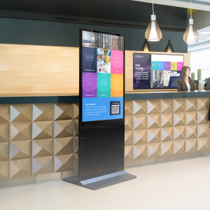 Clevertouch CL Kosketusnäyttö pystytoteemi